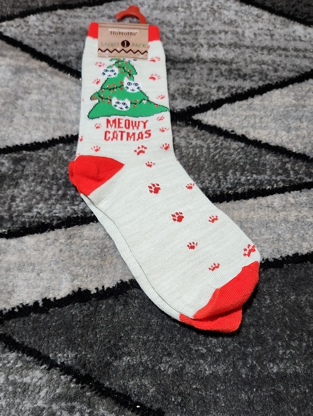 BASIC RESOURCES HOHOHO FESTIVE "MEOWY CATMAS" GRAPHIC CREW SOCKS